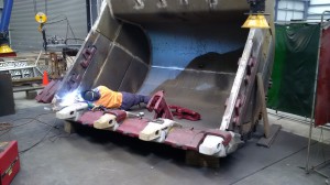 Hitachi EX2500 Bucket Rebuild